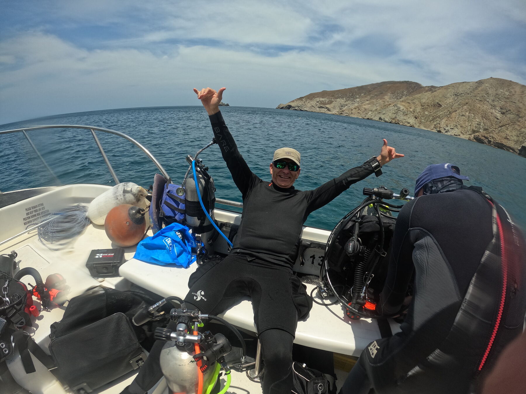 Buzo de Latitud Scuba celebrando una inmersión