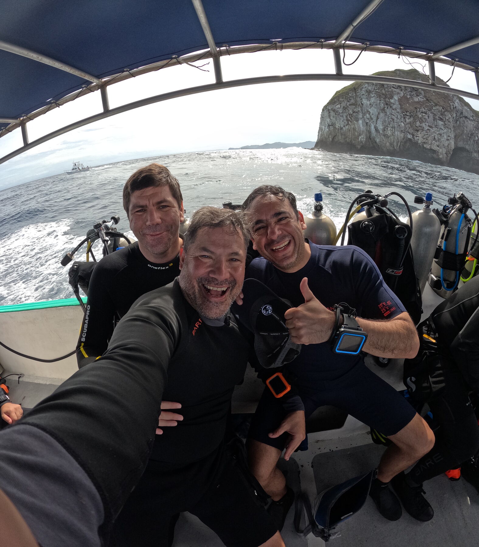 Equipo de Latitud Scuba en una salida de buceo